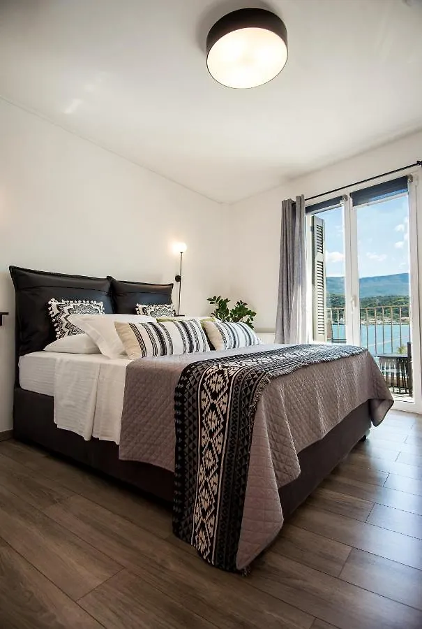 Apartment A & B Minimal Suite With Sea View In Argostoli