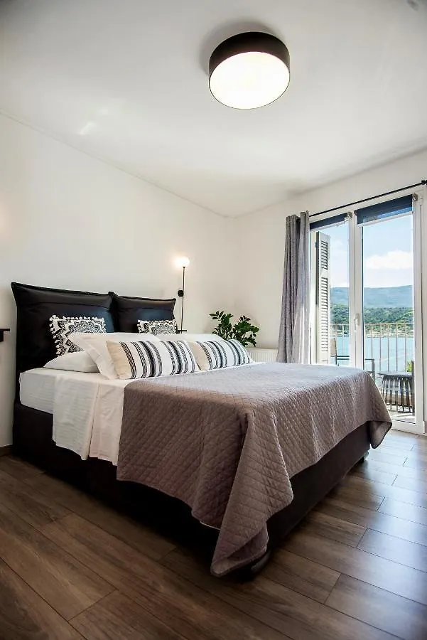 Apartment A & B Minimal Suite With Sea View In Argostoli