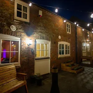 The Stables - Quirky One Bed With Wood Fired Hot Tub Rudston