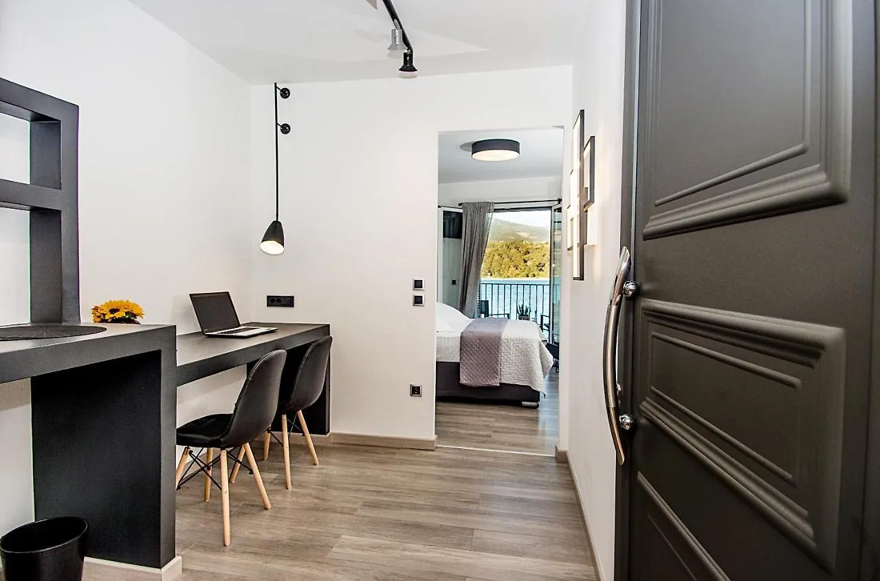 Apartment A & B Minimal Suite With Sea View In Argostoli